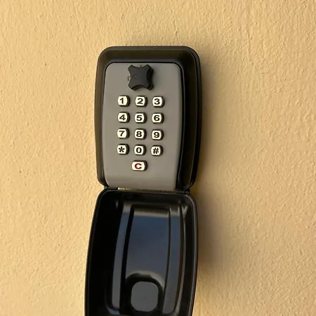 Апартаменты Tirona Old Street *