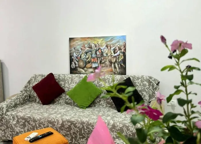 Tirona Old Street טיראנה